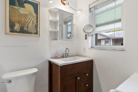 Condo in Miami, Florida, 2 bedrooms  № 1695586 - photo 17