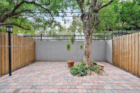 Condo in Miami, Florida, 2 bedrooms  № 1695586 - photo 23