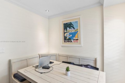 Condo in Miami, Florida, 2 bedrooms  № 1695586 - photo 6