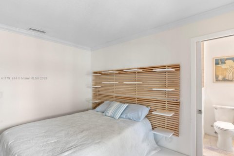 Condo in Miami, Florida, 2 bedrooms  № 1695586 - photo 15