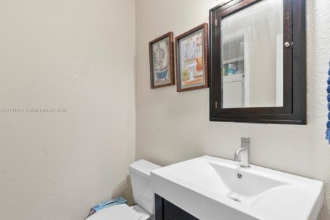 Condo in Miami, Florida, 2 bedrooms  № 1695586 - photo 12