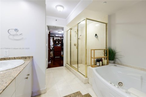 Condominio en venta en Sunny Isles Beach, Florida, 2 dormitorios, 176.51 m2 № 1861223 - foto 19