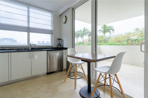 Condominio en venta en Sunny Isles Beach, Florida, 2 dormitorios, 176.51 m2 № 1861223 - foto 4