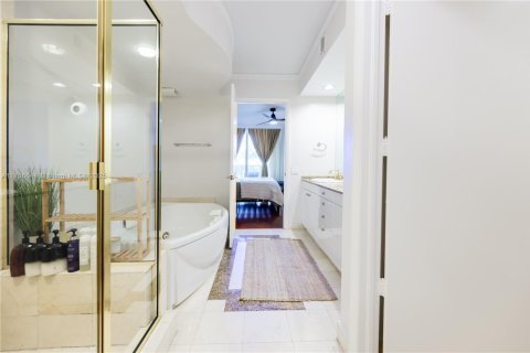 Condominio en venta en Sunny Isles Beach, Florida, 2 dormitorios, 176.51 m2 № 1861223 - foto 20