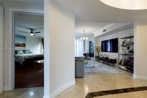 Condominio en venta en Sunny Isles Beach, Florida, 2 dormitorios, 176.51 m2 № 1861223 - foto 13