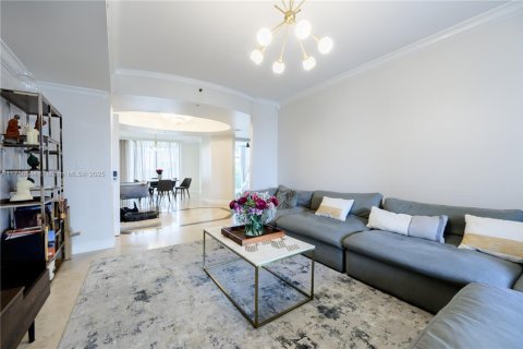 Condominio en venta en Sunny Isles Beach, Florida, 2 dormitorios, 176.51 m2 № 1861223 - foto 12