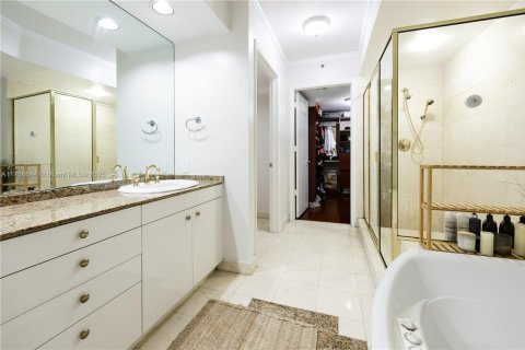 Condominio en venta en Sunny Isles Beach, Florida, 2 dormitorios, 176.51 m2 № 1861223 - foto 29