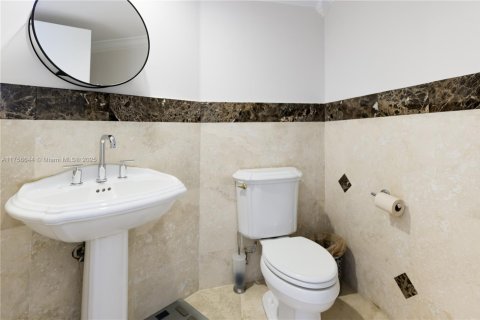 Condominio en venta en Sunny Isles Beach, Florida, 2 dormitorios, 176.51 m2 № 1861223 - foto 23