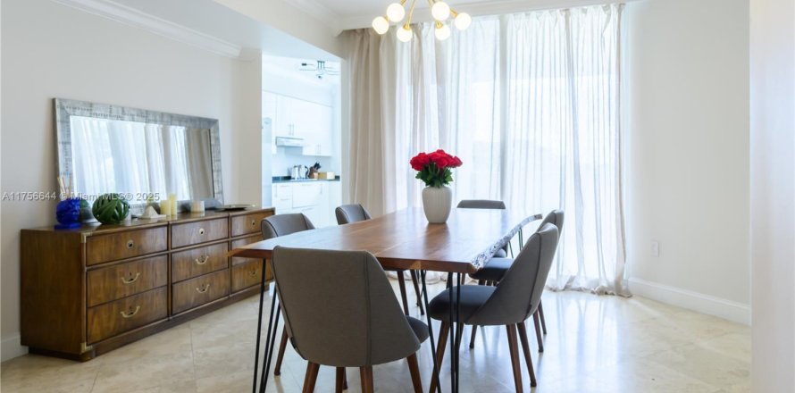 Condominio en Sunny Isles Beach, Florida, 2 dormitorios  № 1861223