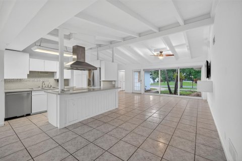 Casa en venta en Fort Lauderdale, Florida, 4 dormitorios, 179.12 m2 № 1955014 - foto 4