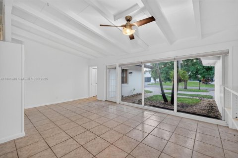 Casa en venta en Fort Lauderdale, Florida, 4 dormitorios, 179.12 m2 № 1955014 - foto 16