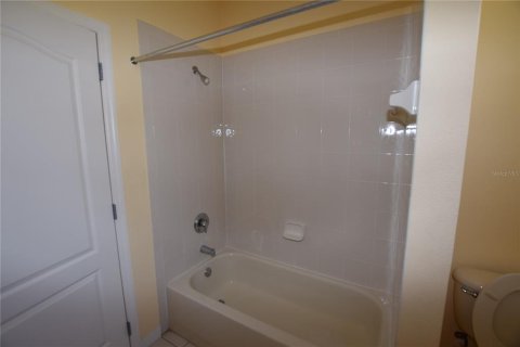 Villa ou maison à louer à Kissimmee, Floride: 5 chambres, 265.33 m2 № 1690476 - photo 15