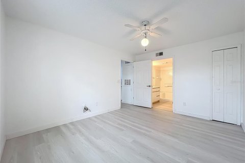 Condo in Orlando, Florida, 2 bedrooms  № 2201701 - photo 13