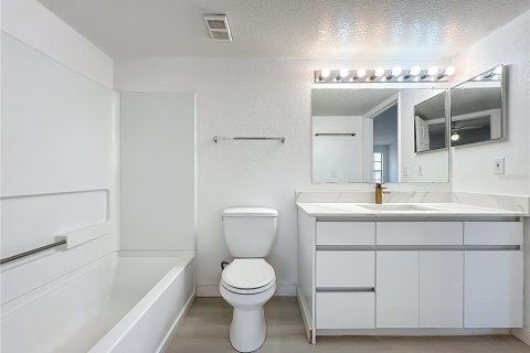 Condo in Orlando, Florida, 2 bedrooms  № 2201701 - photo 19