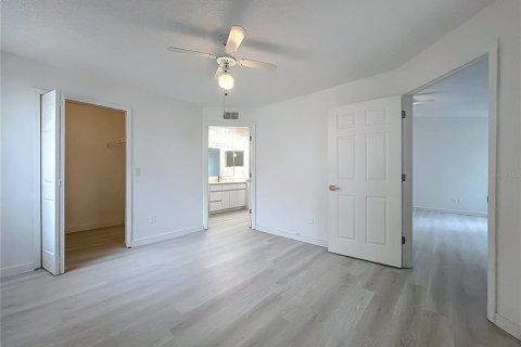 Condo in Orlando, Florida, 2 bedrooms  № 2201701 - photo 16