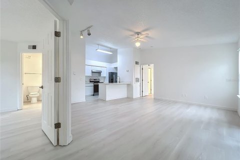 Condo in Orlando, Florida, 2 bedrooms  № 2201701 - photo 3