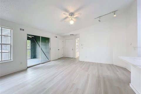 Condo in Orlando, Florida, 2 bedrooms  № 2201701 - photo 6