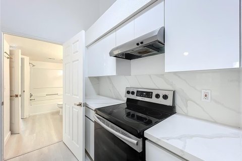 Condo in Orlando, Florida, 2 bedrooms  № 2201701 - photo 11
