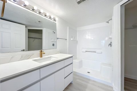 Condo in Orlando, Florida, 2 bedrooms  № 2201701 - photo 14