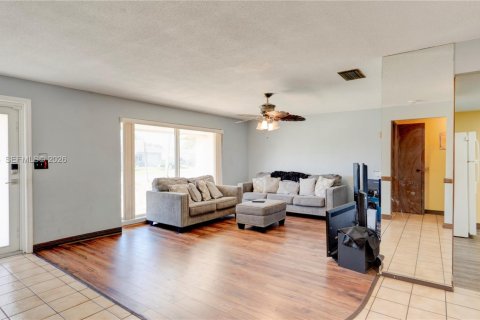 Casa en venta en Sunrise, Florida, 2 dormitorios, 111.48 m2 № 2154312 - foto 7