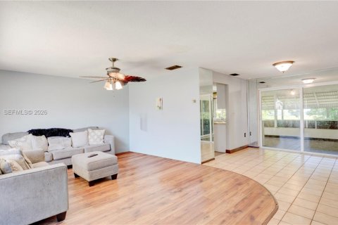 Casa en venta en Sunrise, Florida, 2 dormitorios, 111.48 m2 № 2154312 - foto 2