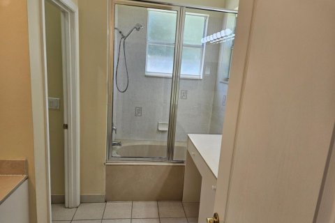 Casa en alquiler en Fort Pierce, Florida, 5 dormitorios, 186.08 m2 № 1160497 - foto 1