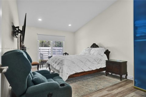 House in Miami, Florida 4 bedrooms, 167.13 sq.m. № 1732161 - photo 10
