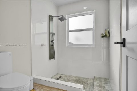 House in Miami, Florida 4 bedrooms, 167.13 sq.m. № 1732161 - photo 14