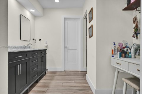 House in Miami, Florida 4 bedrooms, 167.13 sq.m. № 1732161 - photo 12