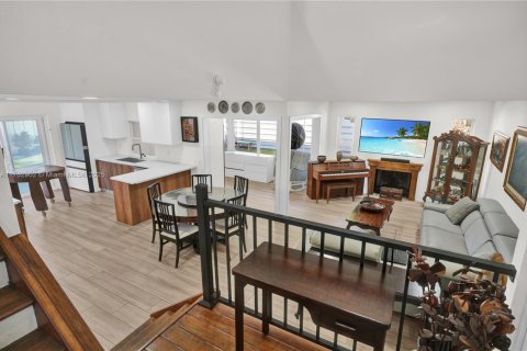 House in Miami, Florida 4 bedrooms, 167.13 sq.m. № 1732161 - photo 21