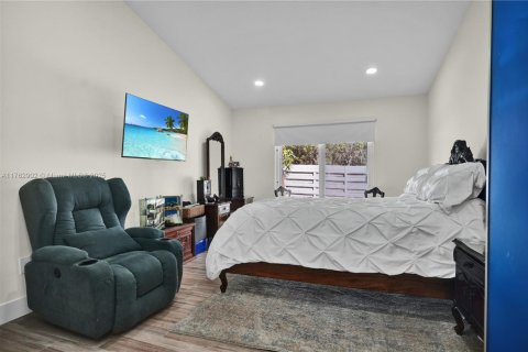 House in Miami, Florida 4 bedrooms, 167.13 sq.m. № 1732161 - photo 11