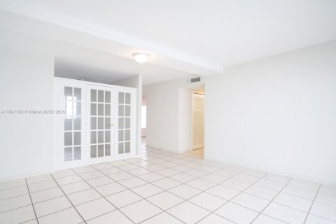 Copropriété à vendre à Miami Beach, Floride: 1 chambre, 72.46 m2 № 1944653 - photo 4