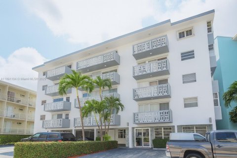 Copropriété à vendre à Miami Beach, Floride: 1 chambre, 72.46 m2 № 1944653 - photo 1