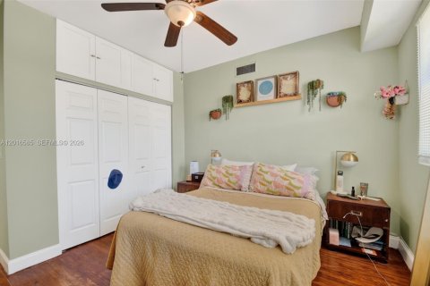 House in Lake Worth, Florida 4 bedrooms, 166.48 sq.m. № 2146456 - photo 21