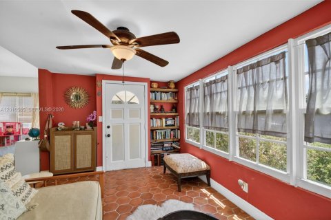 House in Lake Worth, Florida 4 bedrooms, 166.48 sq.m. № 2146456 - photo 9