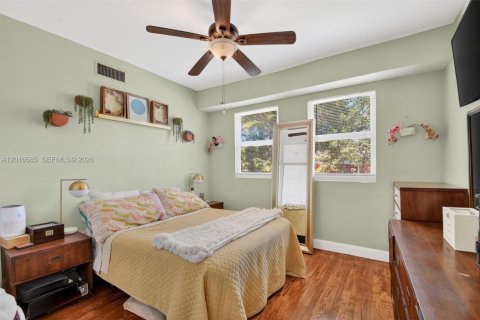 House in Lake Worth, Florida 4 bedrooms, 166.48 sq.m. № 2146456 - photo 20
