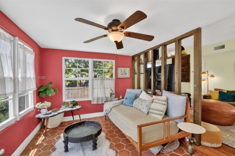 House in Lake Worth, Florida 4 bedrooms, 166.48 sq.m. № 2146456 - photo 6