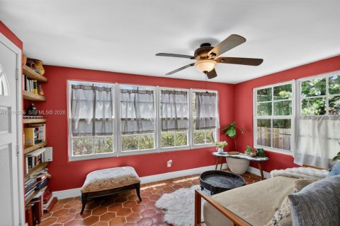 House in Lake Worth, Florida 4 bedrooms, 166.48 sq.m. № 2146456 - photo 8