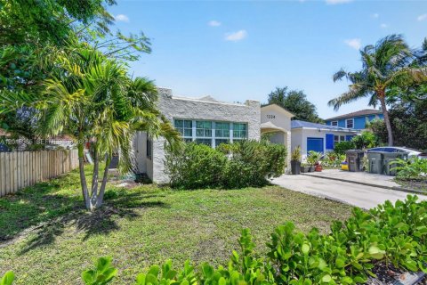 House in Lake Worth, Florida 4 bedrooms, 166.48 sq.m. № 2146456 - photo 4