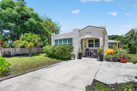 House in Lake Worth, Florida 4 bedrooms, 166.48 sq.m. № 2146456 - photo 2