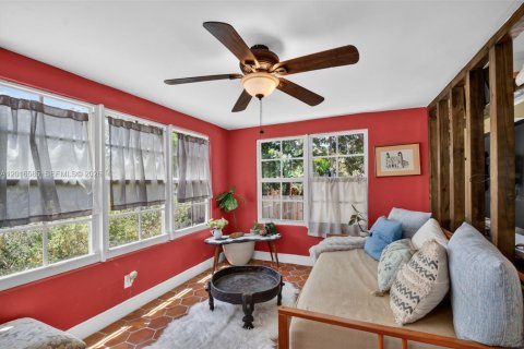 House in Lake Worth, Florida 4 bedrooms, 166.48 sq.m. № 2146456 - photo 7