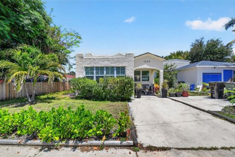 House in Lake Worth, Florida 4 bedrooms, 166.48 sq.m. № 2146456 - photo 3