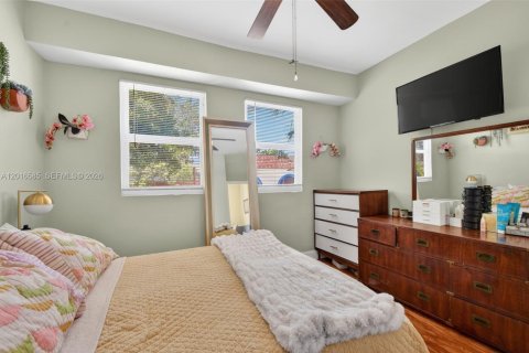 House in Lake Worth, Florida 4 bedrooms, 166.48 sq.m. № 2146456 - photo 22