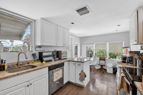 House in Lake Worth, Florida 4 bedrooms, 166.48 sq.m. № 2146456 - photo 28