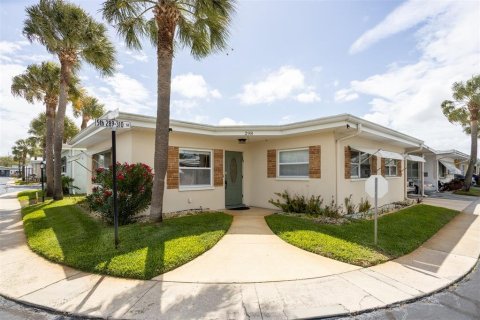 House in Largo, Florida 2 bedrooms, 99.78 sq.m. № 2119953