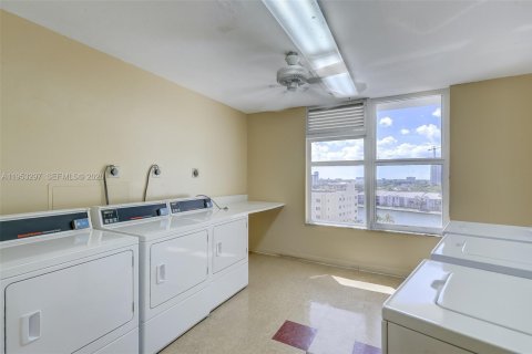 Condominio en venta en Hollywood, Florida, 1 dormitorio, 111.67 m2 № 2007574 - foto 30