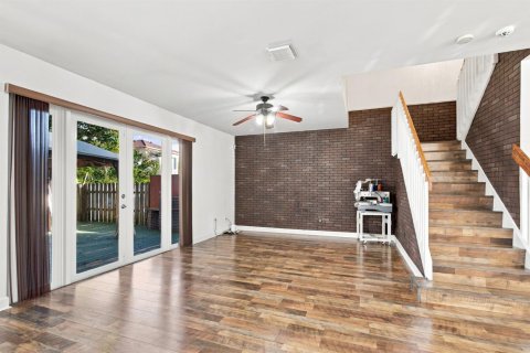 Villa ou maison à louer à Pembroke Pines, Floride: 4 chambres, 231.14 m2 № 2429737 - photo 13