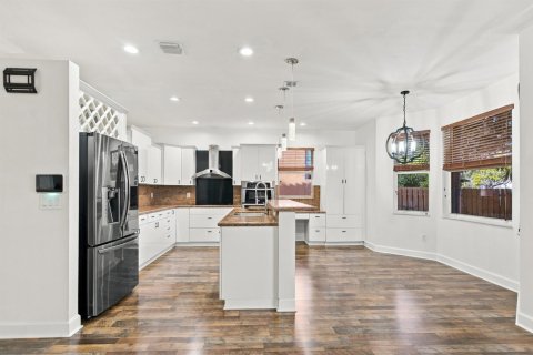 Villa ou maison à louer à Pembroke Pines, Floride: 4 chambres, 231.14 m2 № 2429737 - photo 14