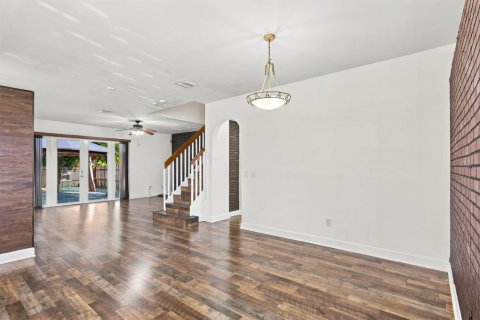 Villa ou maison à louer à Pembroke Pines, Floride: 4 chambres, 231.14 m2 № 2429737 - photo 8