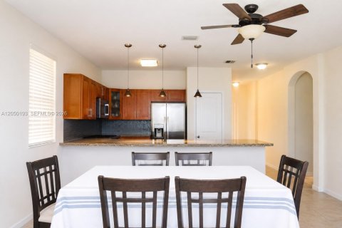 Casa en venta en Miami, Florida, 4 dormitorios, 193.24 m2 № 2286133 - foto 6